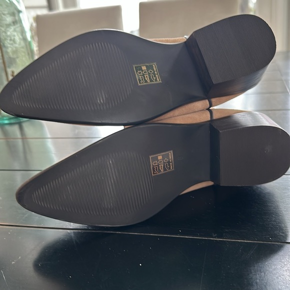 Not wearing - Picture 4 of 4